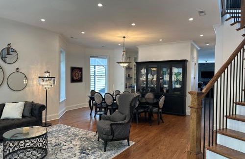 North Center Maison | Lyons' Suite