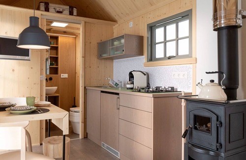 Calden Maison | Märchenhaftes Tiny Haus auf dem Historischen Gut Junkernhof in der Grimm Heimat