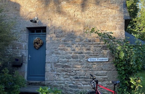 Le Vieux-Marche Maison | Gîte de charme pour 4 personnes avec vue sur le Manoir de Goaz Froment