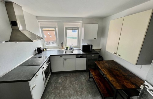 Stadtmitte/Neustadt Appartement | Möblierte 4-zi Fewo am Hildesheimer Hauptbahnhof mit 2 Bädern, Küche