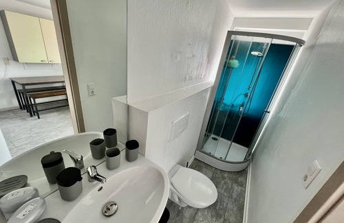 Stadtmitte/Neustadt Appartement | Möblierte 4-zi Fewo am Hildesheimer Hauptbahnhof mit 2 Bädern, Küche