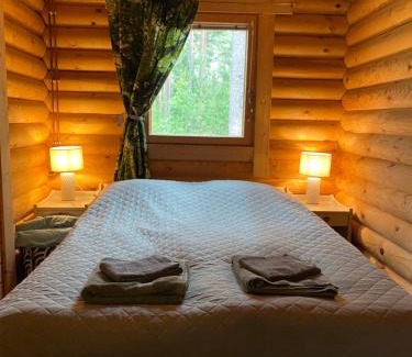 Tammela Maison | Mökki saunalla mäntymetsässä
