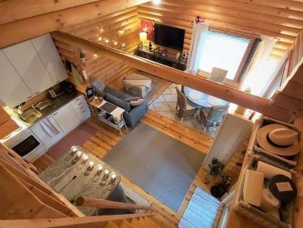 Tammela Maison | Mökki saunalla mäntymetsässä