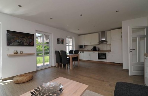 Greetsiel Appartement | Mühlenblick 02 - Moderne Ferienwohnung mit Blick auf die Zwillngsmühlen