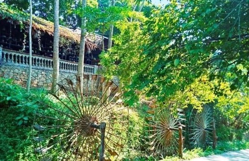 Hoa Binh Maison | Mường Retreat Hòa Bình Rose room trong Bảo tàng Nghệ thuật
