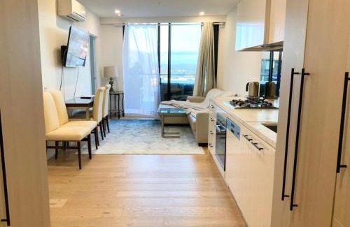 Clayton Appartement | M-city shopping center Apartment - Executive Twin King Ensuites - Ambience Atmosphere - Infinite Airy View - Fully equipped - Free Parking, super fast Wifi, smart TV plus Netflix, complementary drinks & amenities - Clayton 3168