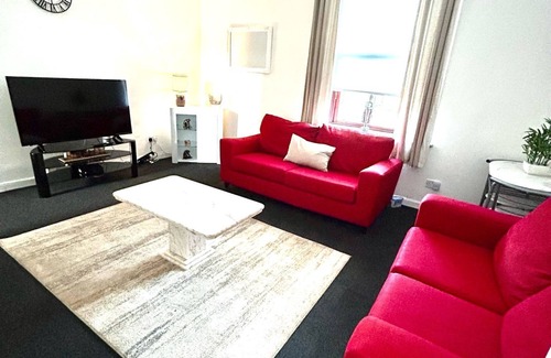Shotts Appartement | M Rooms @ 156. Entire Flat