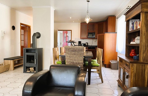 Neubukow Appartement | M9 Holiday apartment with balcony on the edge of the forest in Ostseeland - 4-room apartment, wood-burning stove, balcony (max. 6 persons)