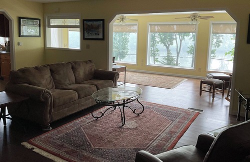 Camptown Maison | Mabel's River View on the Susquehanna with private river access - EV Friendly