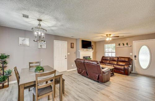 Mabelvale Maison | Mabelvale Home with Grill 12 Mi to Little Rock!