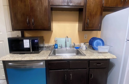 Niagara Falls Maison | MABSARKERLLC 3-bedroom house in marvelous Niagara Falls with AC