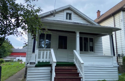 Niagara Falls Maison | MABSARKERLLC 3-bedroom house in marvelous Niagara Falls with AC