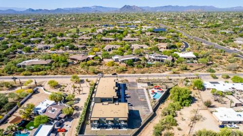 North Scottsdale Maison | Macallister 2006-N Scottsdale-Htd Pool-BBQ