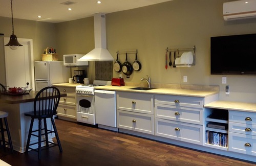 Cressy Appartement | MacDonell Landing Loft est une retraite en front de mer dans le comté de Prince Edward.