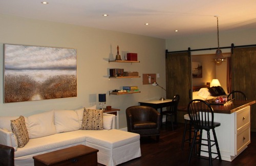 Cressy Appartement | MacDonell Landing Loft est une retraite en front de mer dans le comté de Prince Edward.