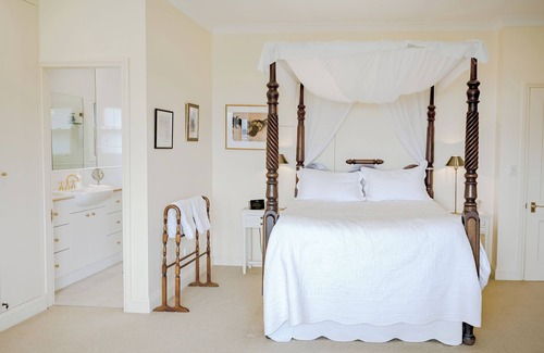 Robertson Autre | Macksville Cottage: a comfortable home perfect for families on holidays.