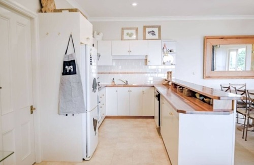 Robertson Maison | Macksville Cottage Robertson. Vast Rolling Views to the Coast, & Tranquility.