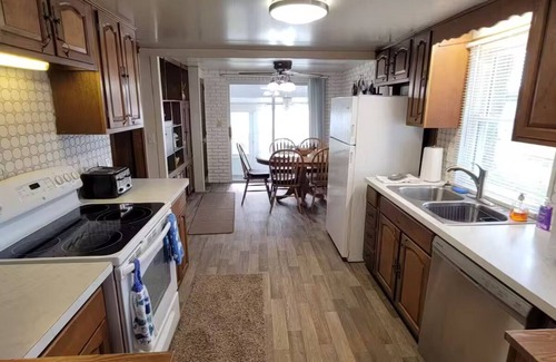 Fair Haven Maison | Macs Lake Escape, 2 waterfront homes with 2 boat wells. Lakefront relaxation!