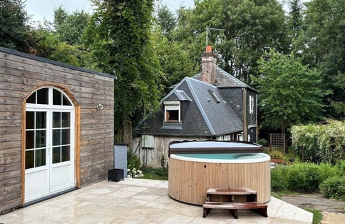 Piencourt Maison | Madame Bambou: 25 Beds with Swimming Pool, Spa, Reception Room, Games Room