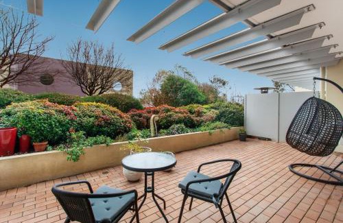 Phillip Appartement | MadeComfy Spacious Canberra Living with Courtyard