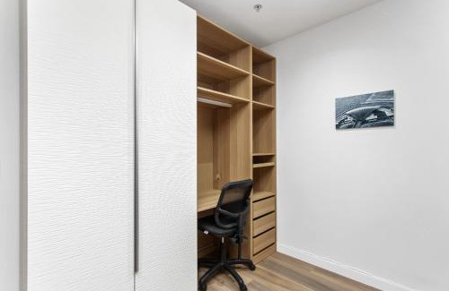 Phillip Appartement | MadeComfy Spacious Canberra Living with Courtyard
