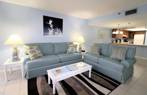 Madeira Beach Maison | Madeira Place 303 1BD 2BA Retreat Near Johns