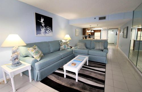 Madeira Beach Maison | Madeira Place 303 1BD 2BA Retreat Near Johns