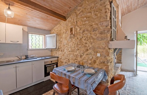 Tornac Appartement | Madi Tornac - One Bedroom Apartment, Sleeps 4
