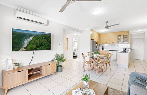 Cairns Central Business District Appartement | Madison Magic Waterfront Balcony Haven with Pool