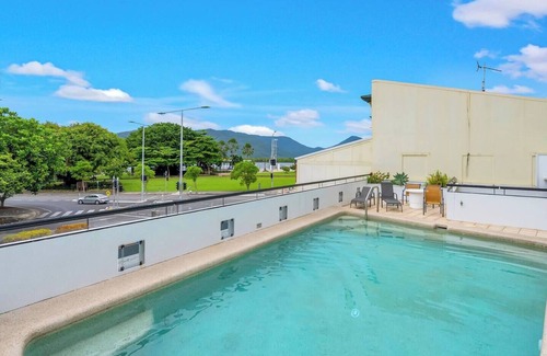 Cairns Central Business District Appartement | Madison Magic Waterfront Balcony Haven with Pool