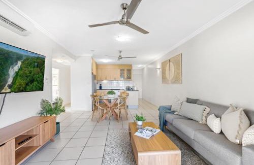 Cairns Central Business District Appartement | Madison Magic - Waterfront Balcony Haven with Pool