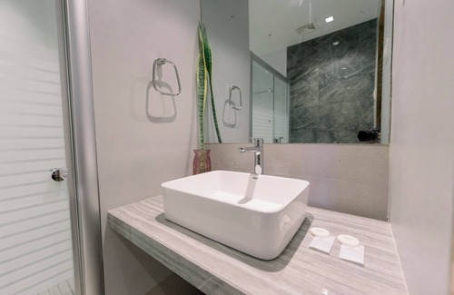 Davao Hôtel | Madonna Hometel and Suites New Pandan