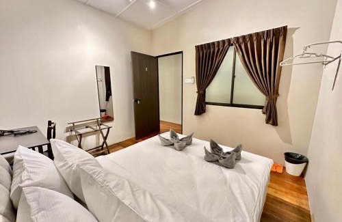 Downtown George Town Maison | Madras Inn 58-1