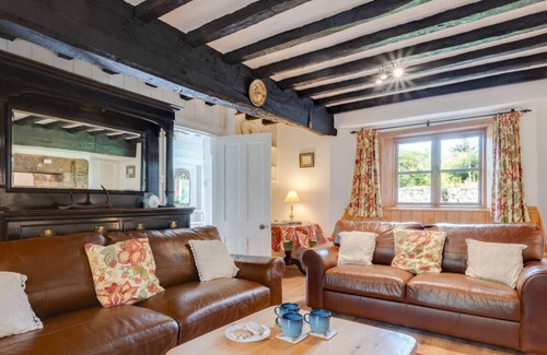 Ganllwyd Maison | Une maison en pierre traditionnelle, plus de 200 ans, située dans une position élevée sur le bord de Coe