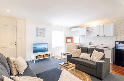 Boat Harbour Maison | Maestral II, 27a Richardson Ave - 290 metres from the waters edge , Air Con