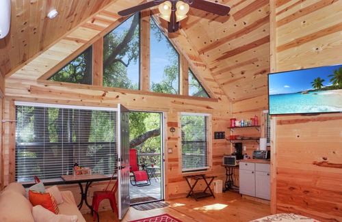 Dripping Springs Cabine | Arbor House of Dripping Springs - Garden House