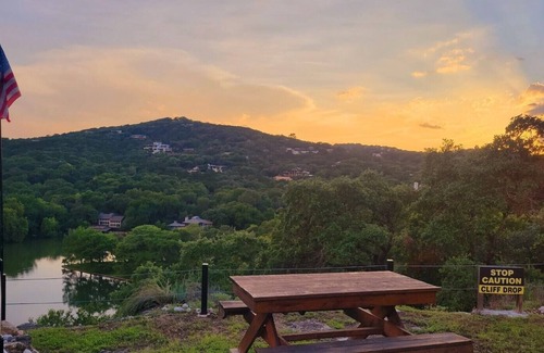 Austin Cabine | Magic Cottage Overlooking Lake Austin