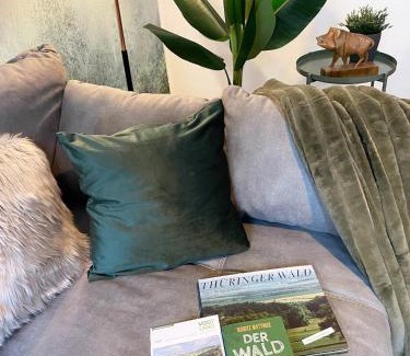 Gera Appartement | Magic Forest Design Apartment, 65 Zoll TV, Waschtrockner, beste Lage, am Markt