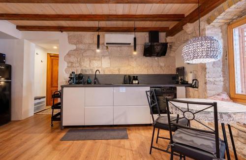 Cove Tri Zala (Zrnovo) Appartement | Magical Oasis for two in Korcula Old Town