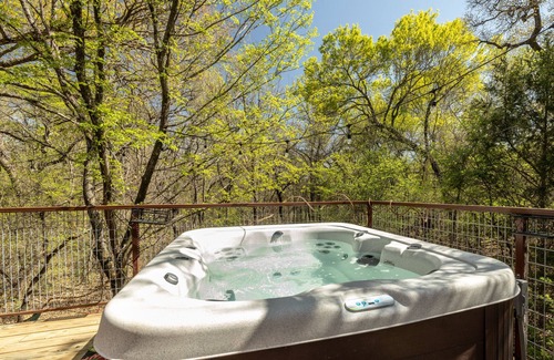 Dennis Cabine | Magical Treehouse on the Brazos River with spiral slide off the deck! 350 acres! Tubing!