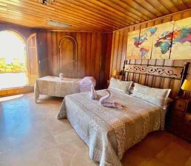 La Cabrera Chalet De Ski | Magnífico Castillo privado, elevado en la roca