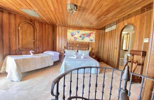 La Cabrera Chalet De Ski | Magnífico Castillo privado, elevado en la roca