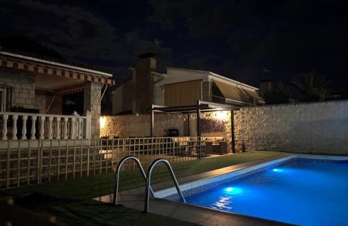 Aldea del Fresno Chalet De Ski | Magnífico chalet con piscina privada y vistas impresionantes