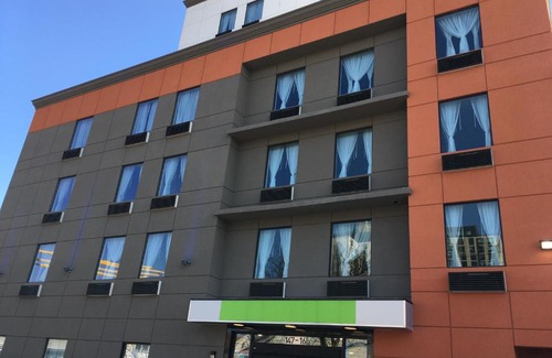 Queens Hôtel | Magna Hotel JFK AirTrain