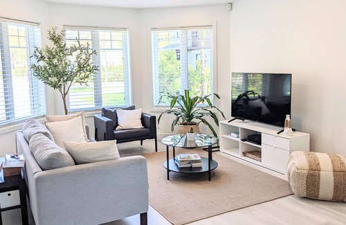 Saint-Jean-Sur-Richelieu Maison | Magnificent house in a wooded area with heated pool
