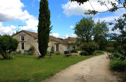 Bagat-en-Quercy Villa | Magnifiques gites avec piscine, sauna et massages, calme et bien-être.