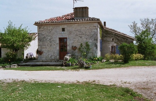 Bagat-en-Quercy Villa | Magnifiques gites avec piscine, sauna et massages, calme et bien-être.