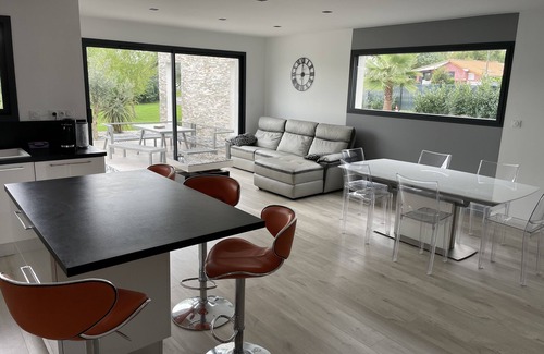 Fargues-Saint-Hilaire Villa | Magnifique contemporaine avec spa chauffé à 15’ de Bordeaux centre.