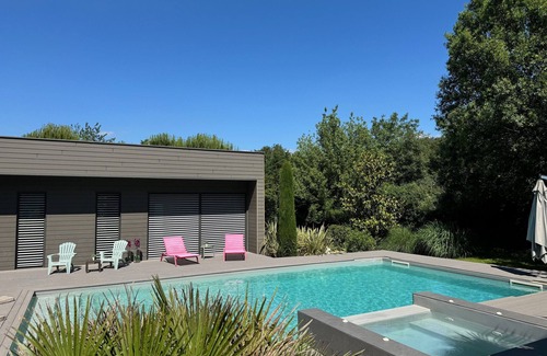 Monteleger Appartement | Magnificent Studio in Contemporary Villa with Swimming Pool & Private Parking