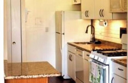 Bethesda Maison | Magnificent 1 BR, furnished, 1 car parking, red line Metro